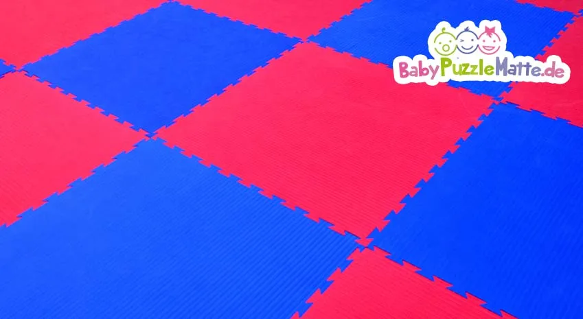 Puzzlematte Formamidfrei in blauen und roten Mustern