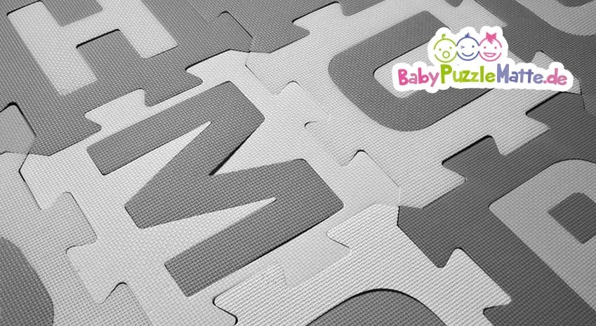 Eine Puzzlematte grau kann sehr stylisch und geschmackvoll im Kinderzimmer sein.