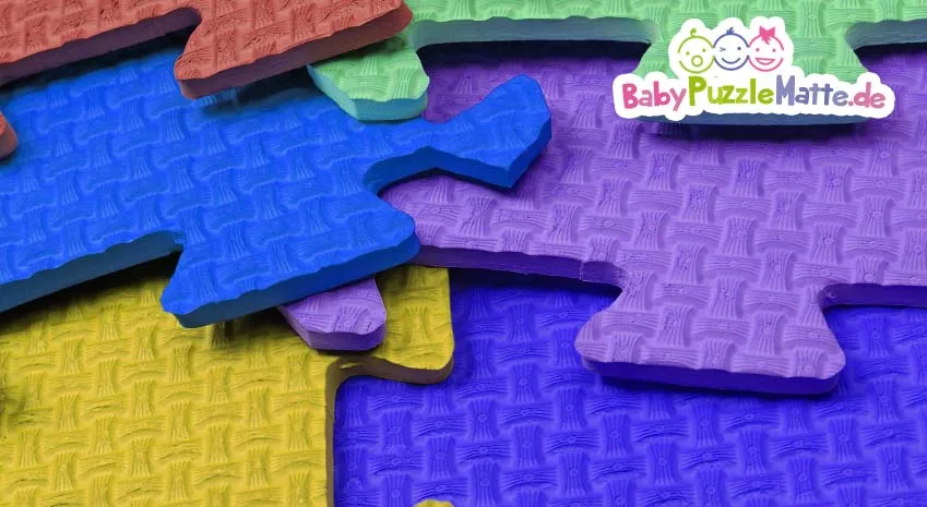 Bunte Teile einer Puzzlematte Moosgummi